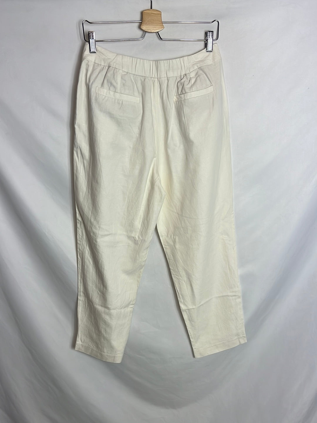 ESE O ESE. Pantalón fluido color crudo. T 38