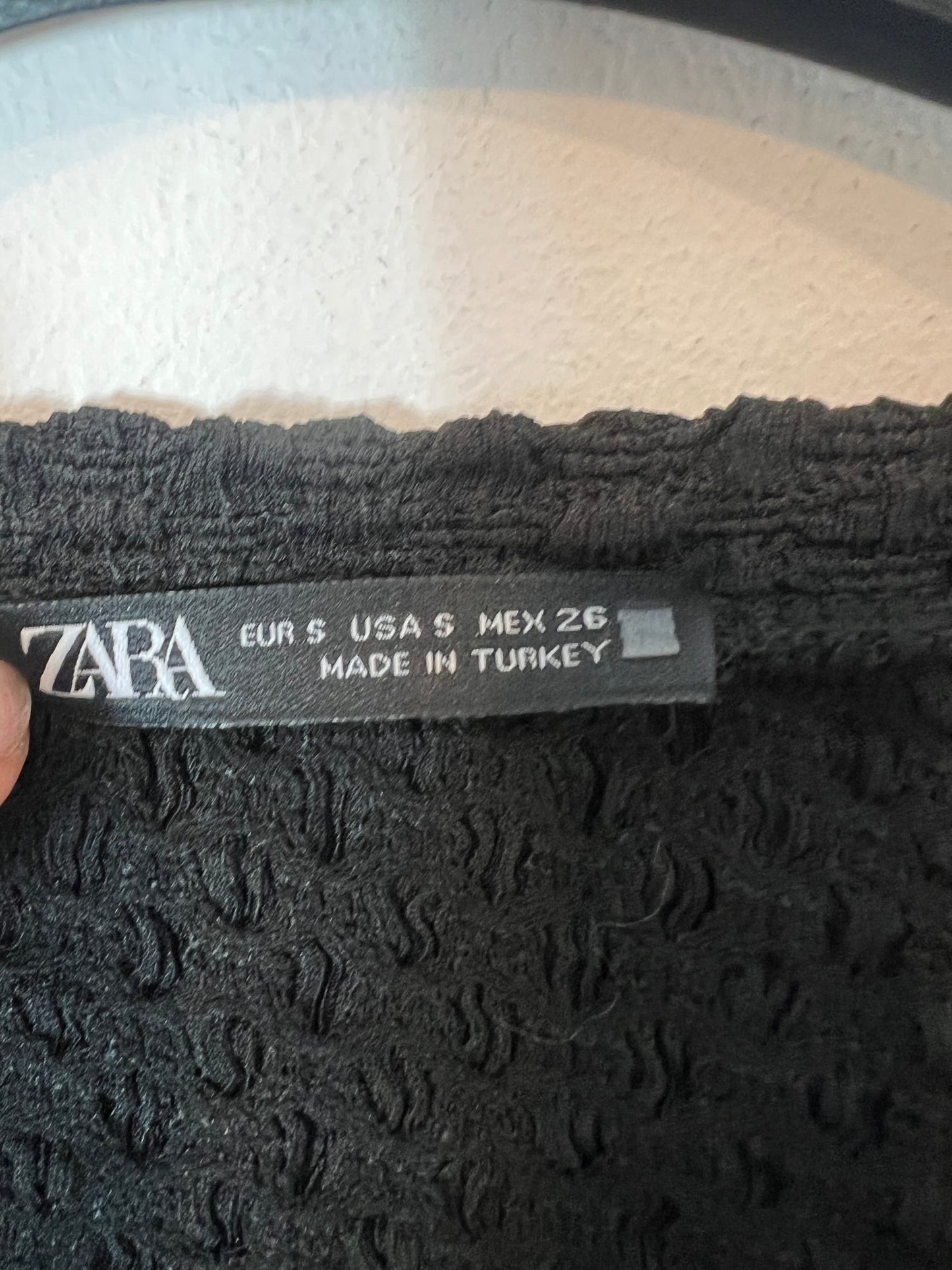 ZARA. Top negro textura. T S