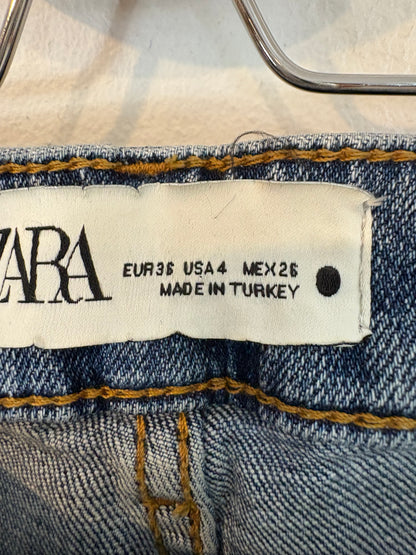 ZARA. Pantalón denim recto. T 36