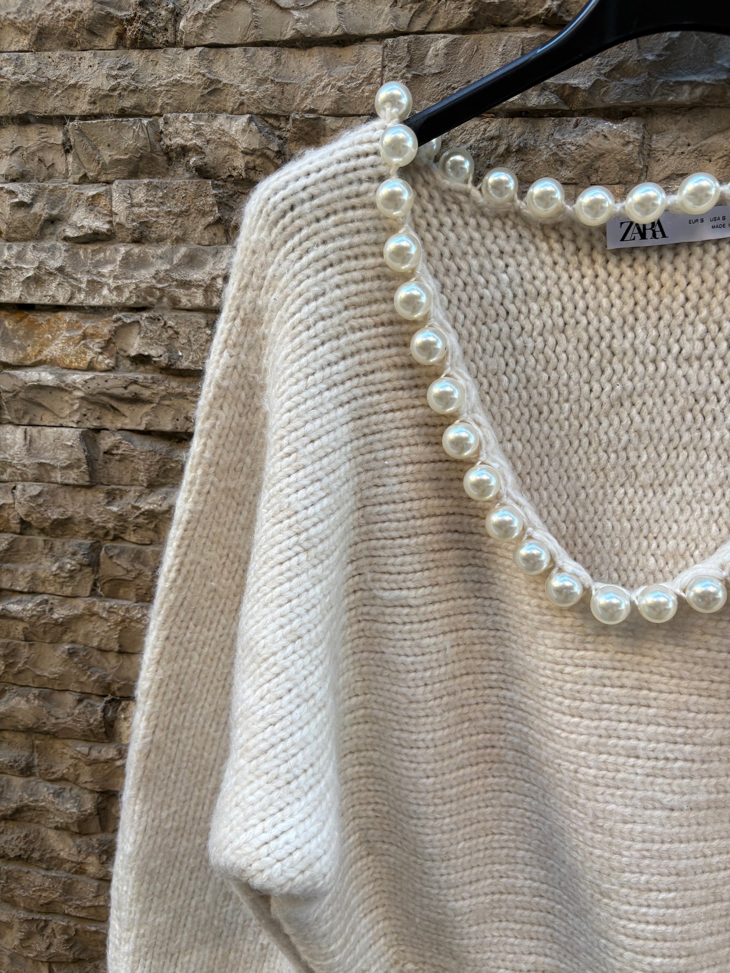 ZARA. Jersey crudo perlas