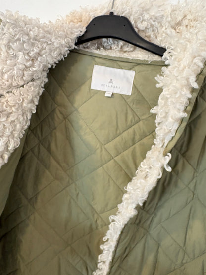 SCALPERS. Chaleco verde acolchado borrego