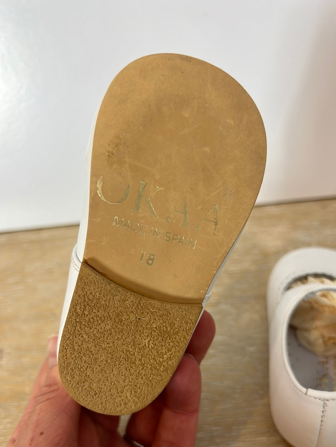 OKAA. Zapatos blanco hebilla T.18