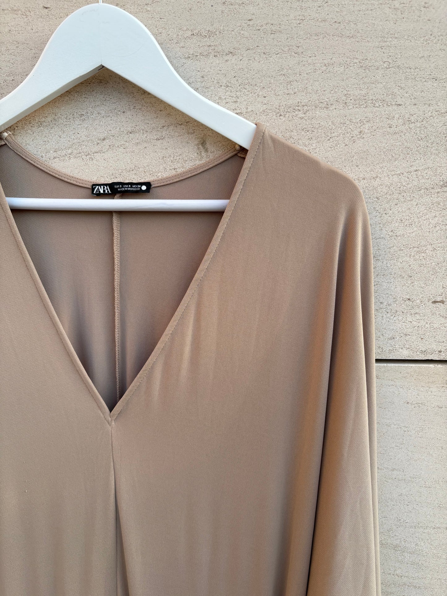 ZARA. Vestido largo punto elástico beige