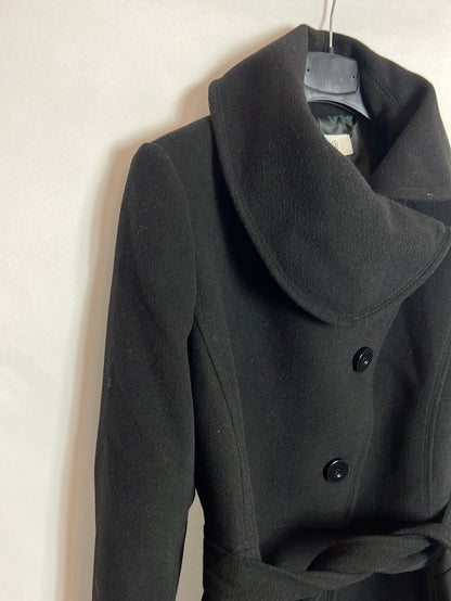 FÓRMUA JOVEN. Abrigo paño negro solapa. T 36