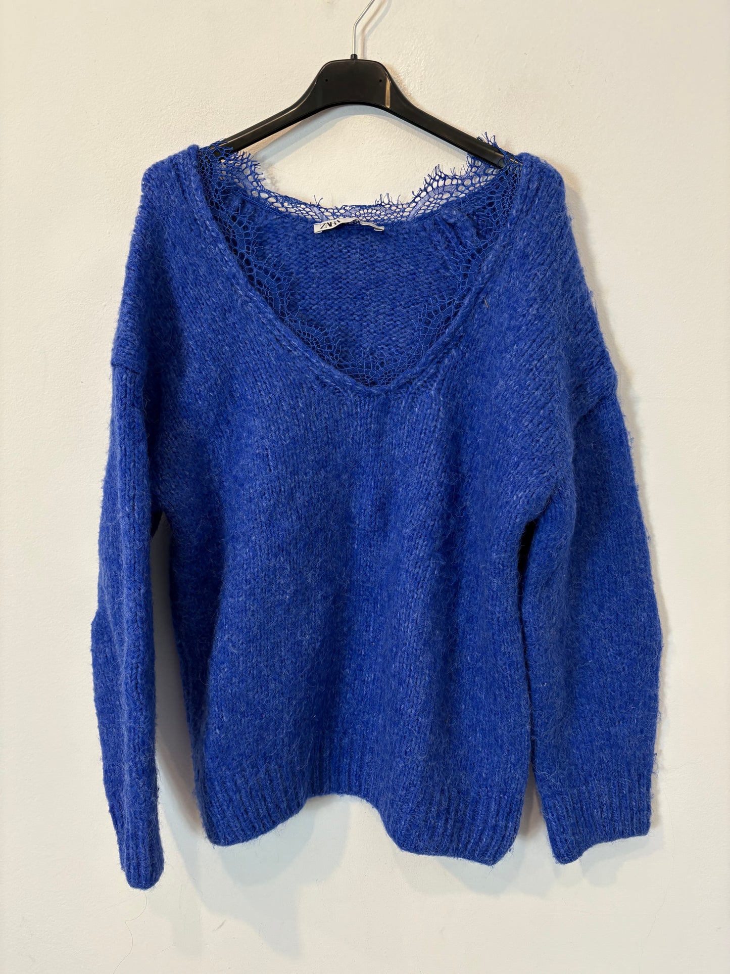 ZARA. Jersey azul  encaje