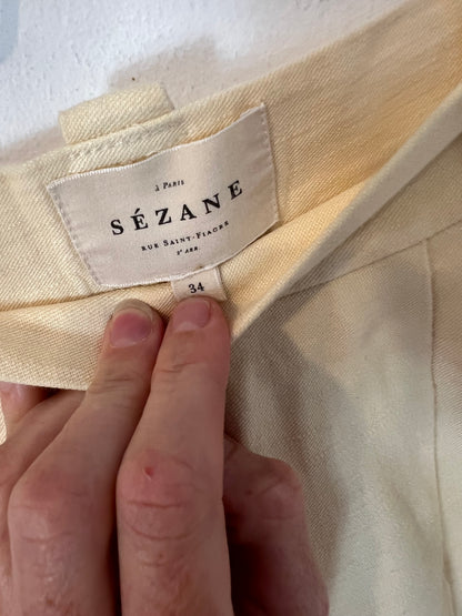 SÉZANE. Pantalón crema pinzas T.34