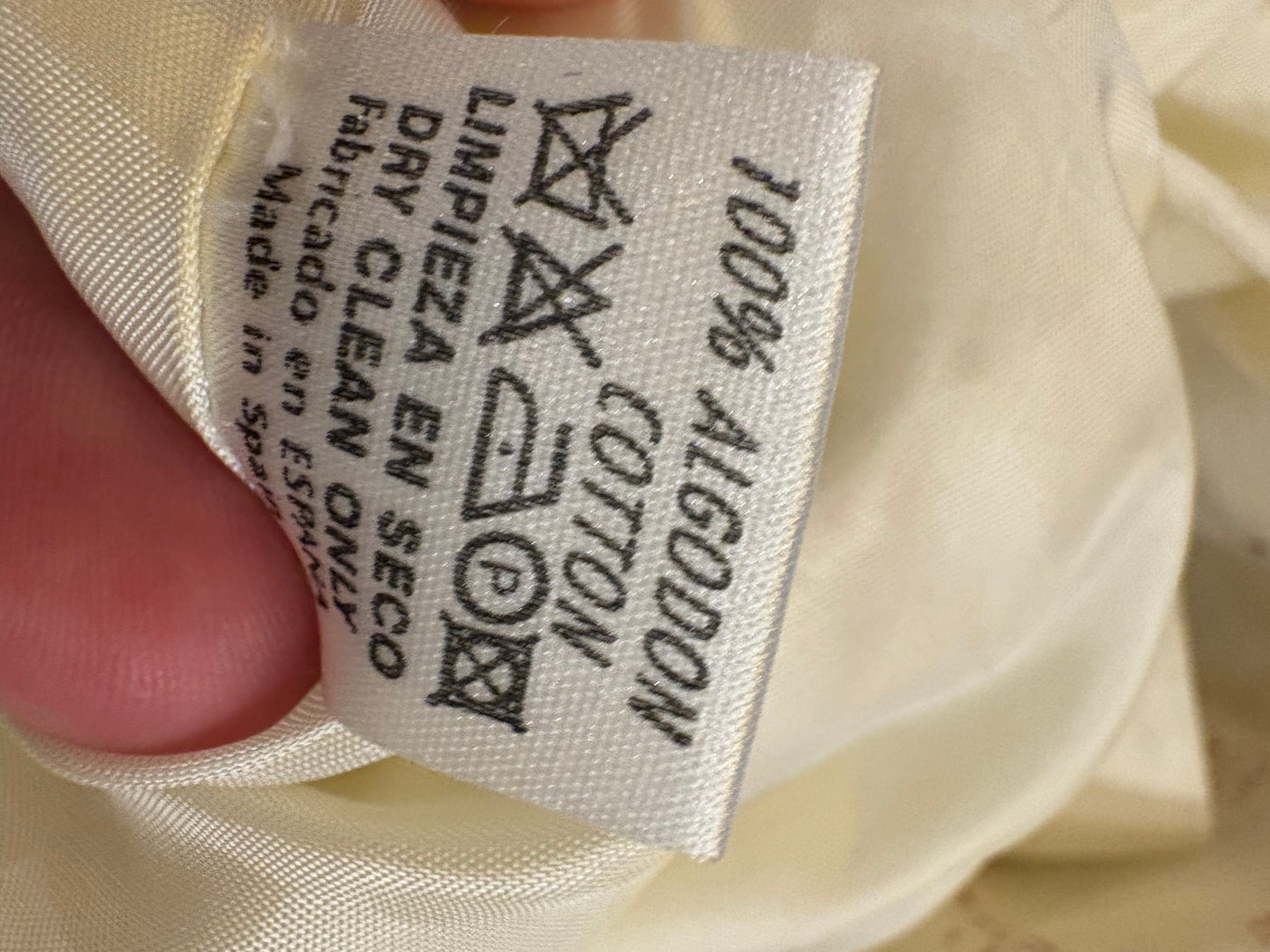 ALMA AGUILAR. Beige embroidered skirt, size 38