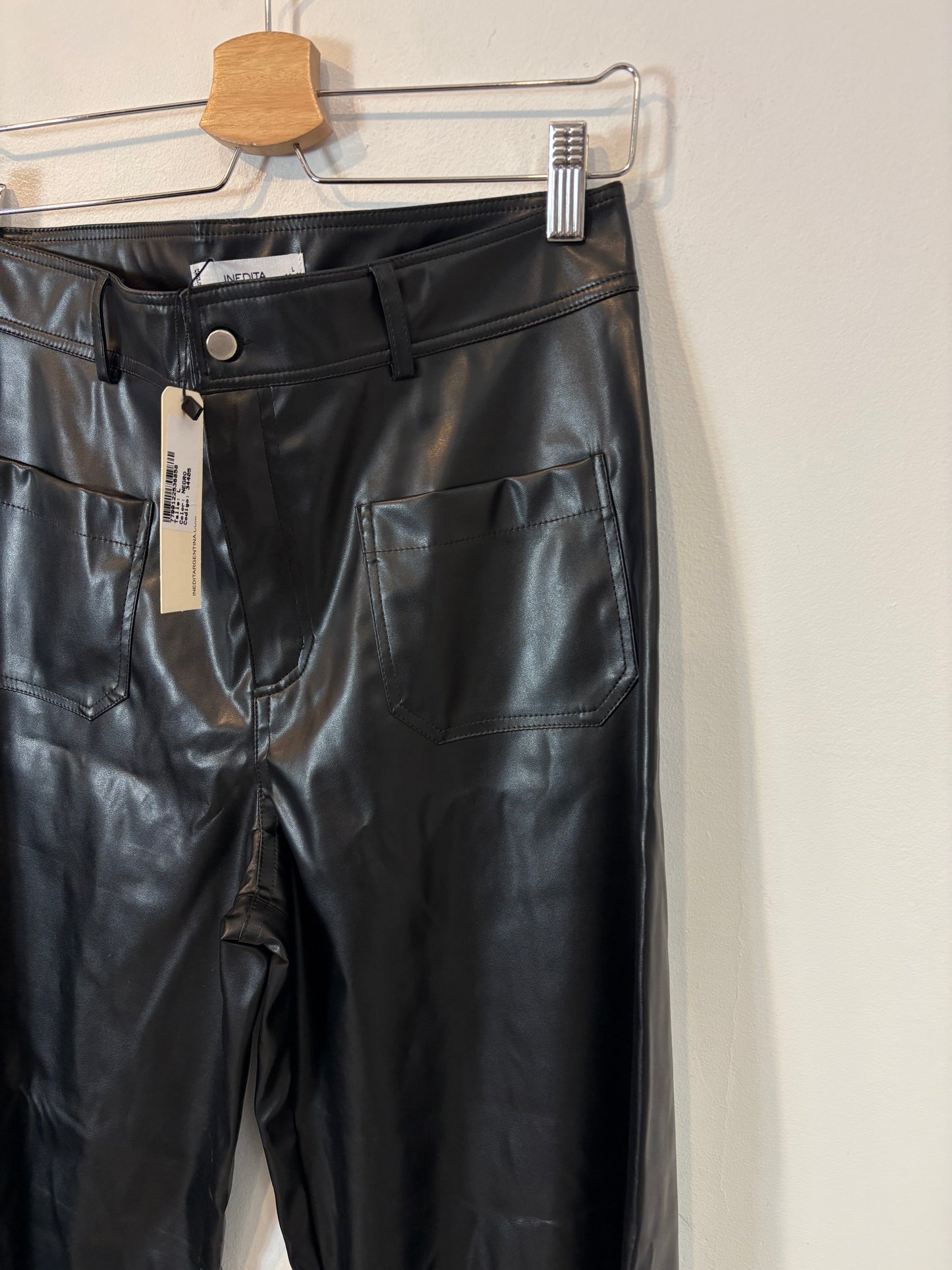 INEDITA. Conjunto negro efecto piel