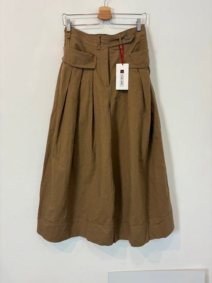 ZARA SRPLS. Pantalón marrón bolsillos efecto falda