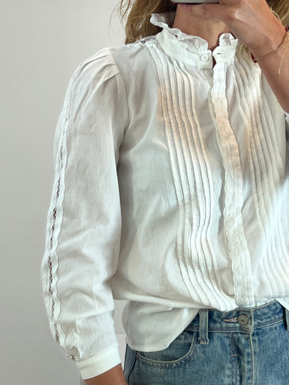 CLAUDIE PIERLOT. White lace blouse. T 38