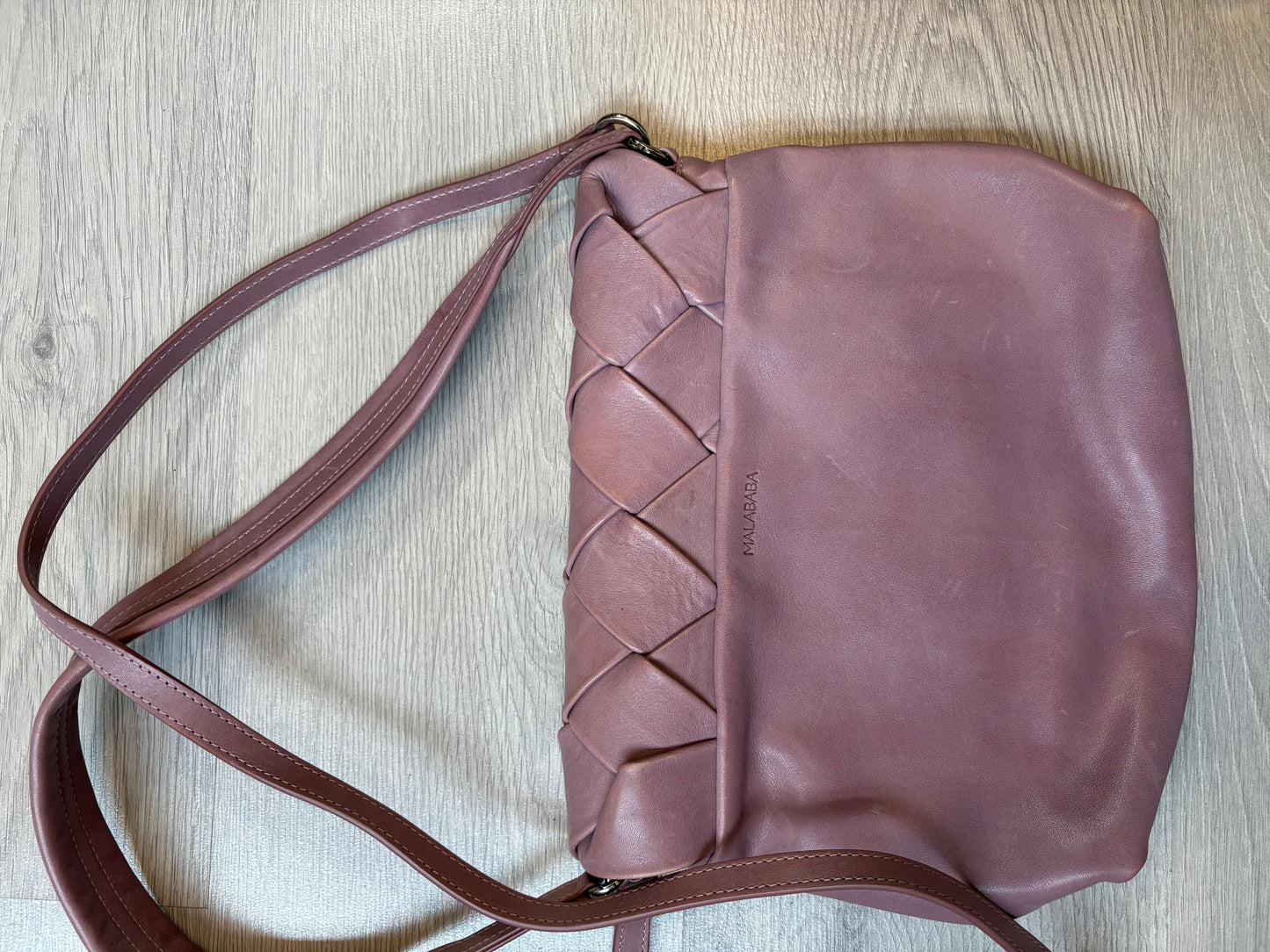 MALABABA. Bolso rosa palo trenzado