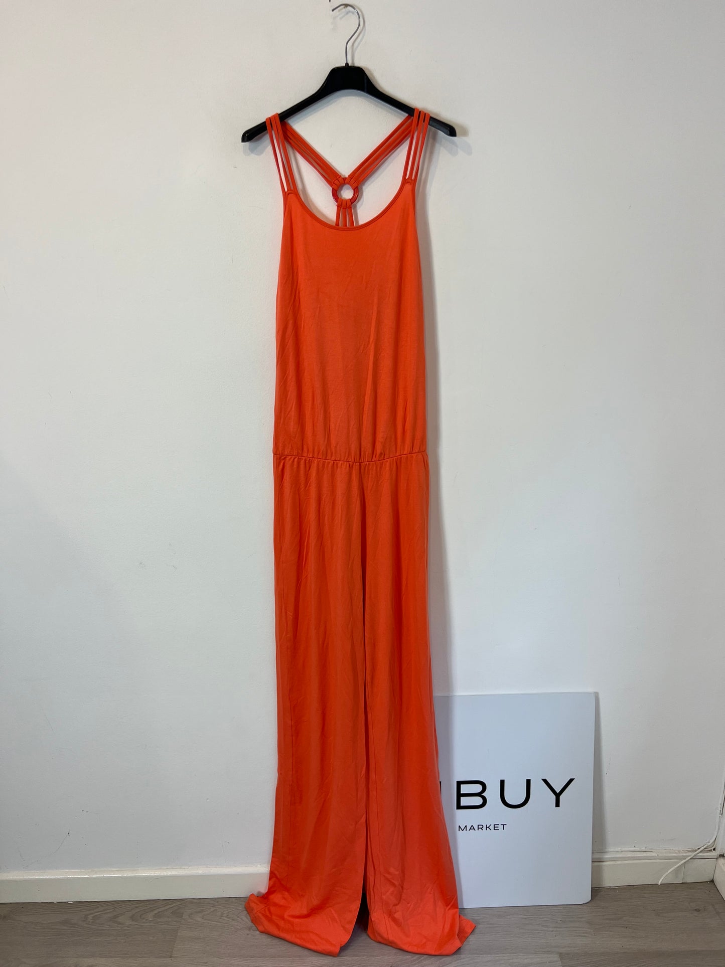 PINK WOMAN. mono coral  fluido  T.s