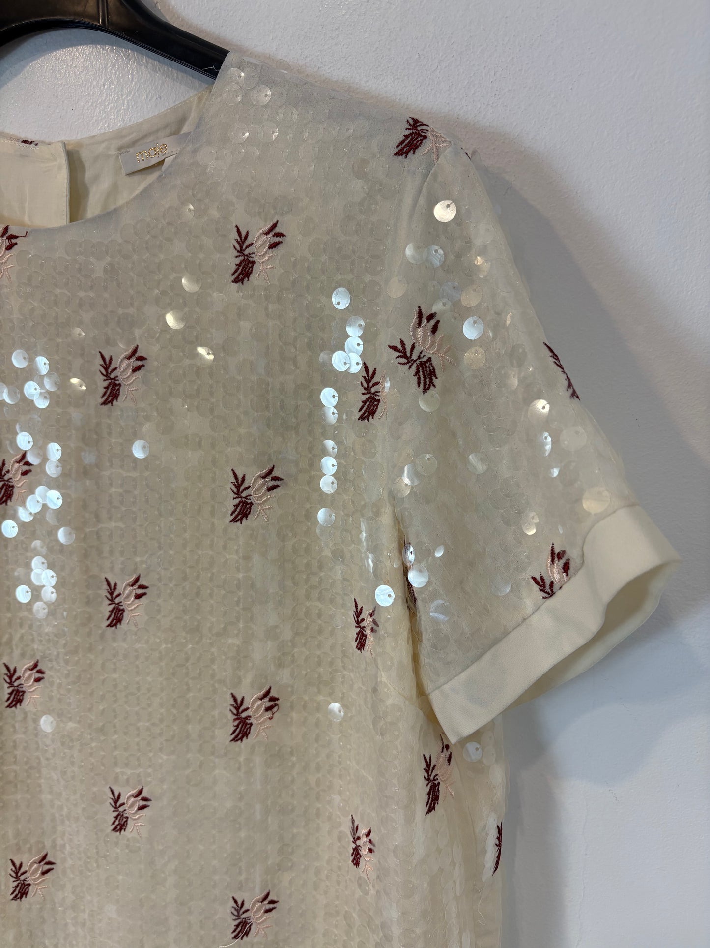 MAJE. Top lentejuelas y bordados