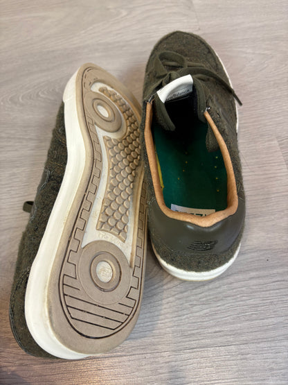 NEW BALANCE. Zapatillas verdes textura