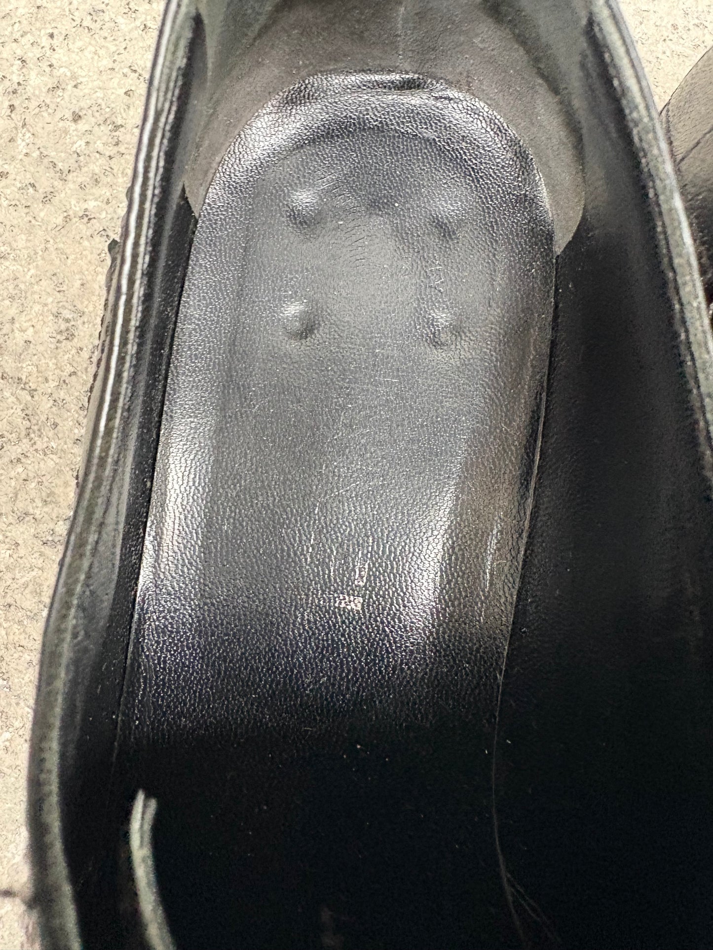 CHANEL. Zapatos Oxford negros piel