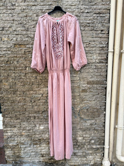 MELISSA ODABASH. Vestido largo empolvado bordados