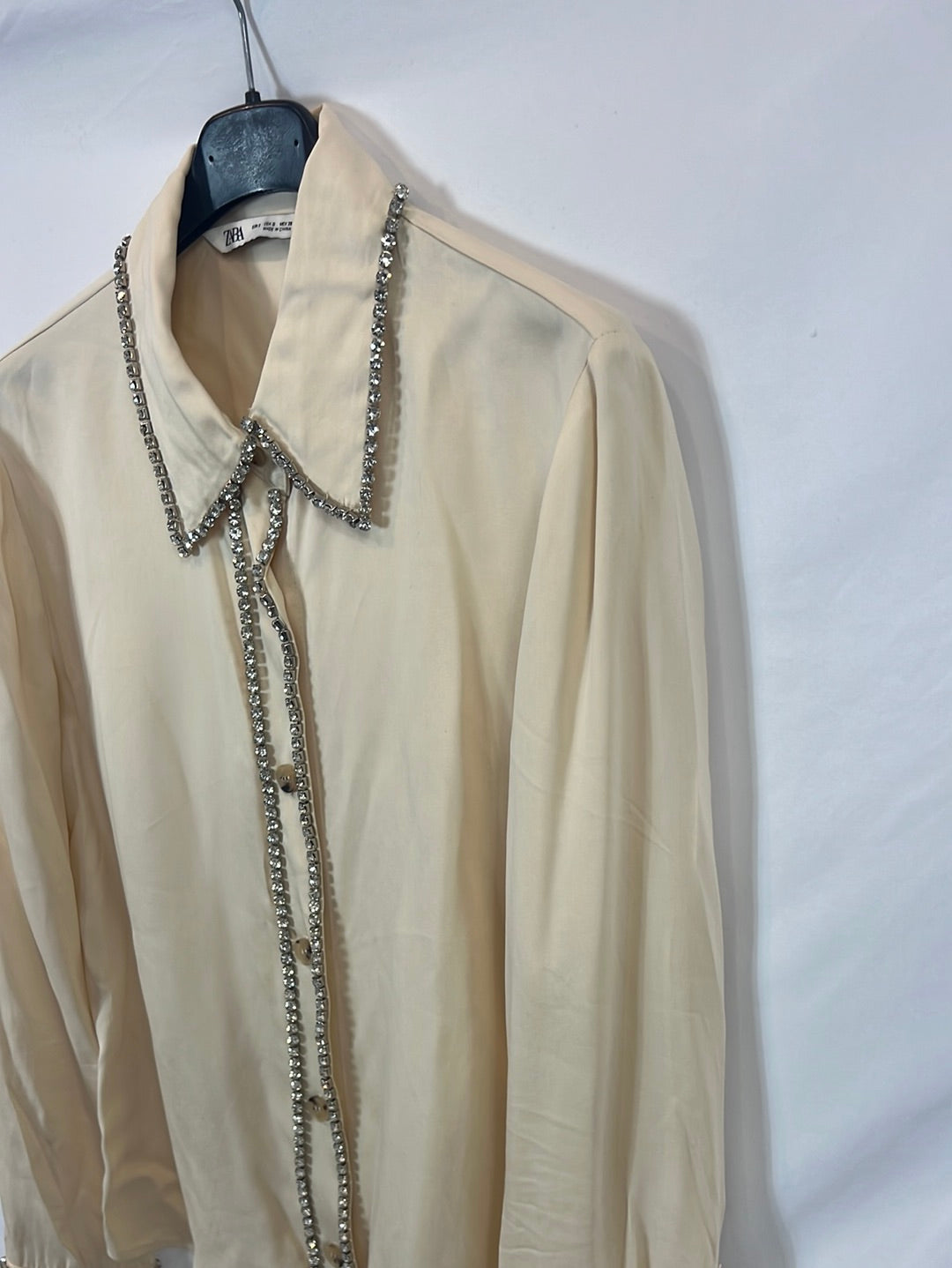ZARA. Blusa beige pedrería T.s