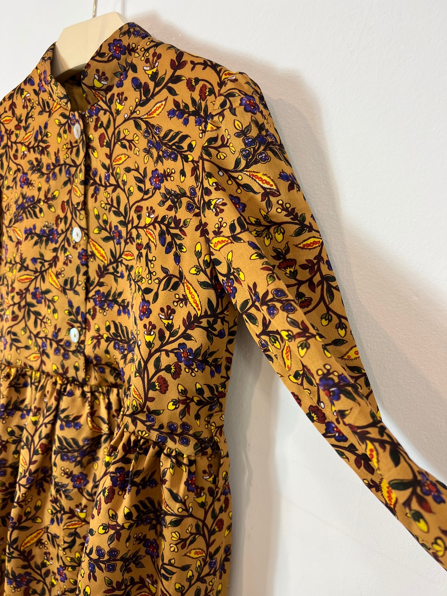 MOODBLUE. Vestido mostaza estampado satinado. T 8 años