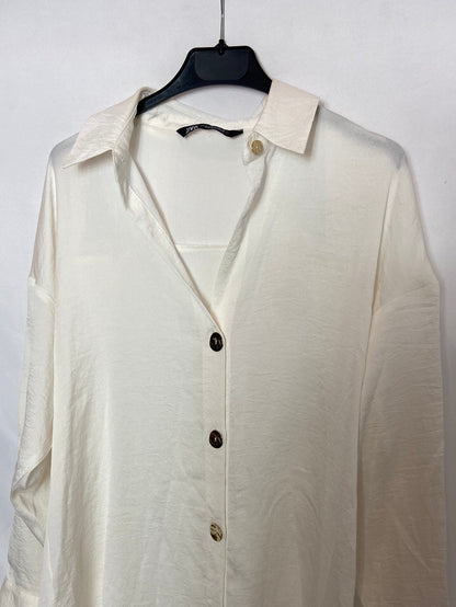 ZARA. Tm oversized white blouse