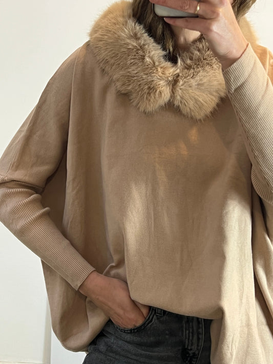CARLOTA&amp;CO. Beige fur collar sweater. TL