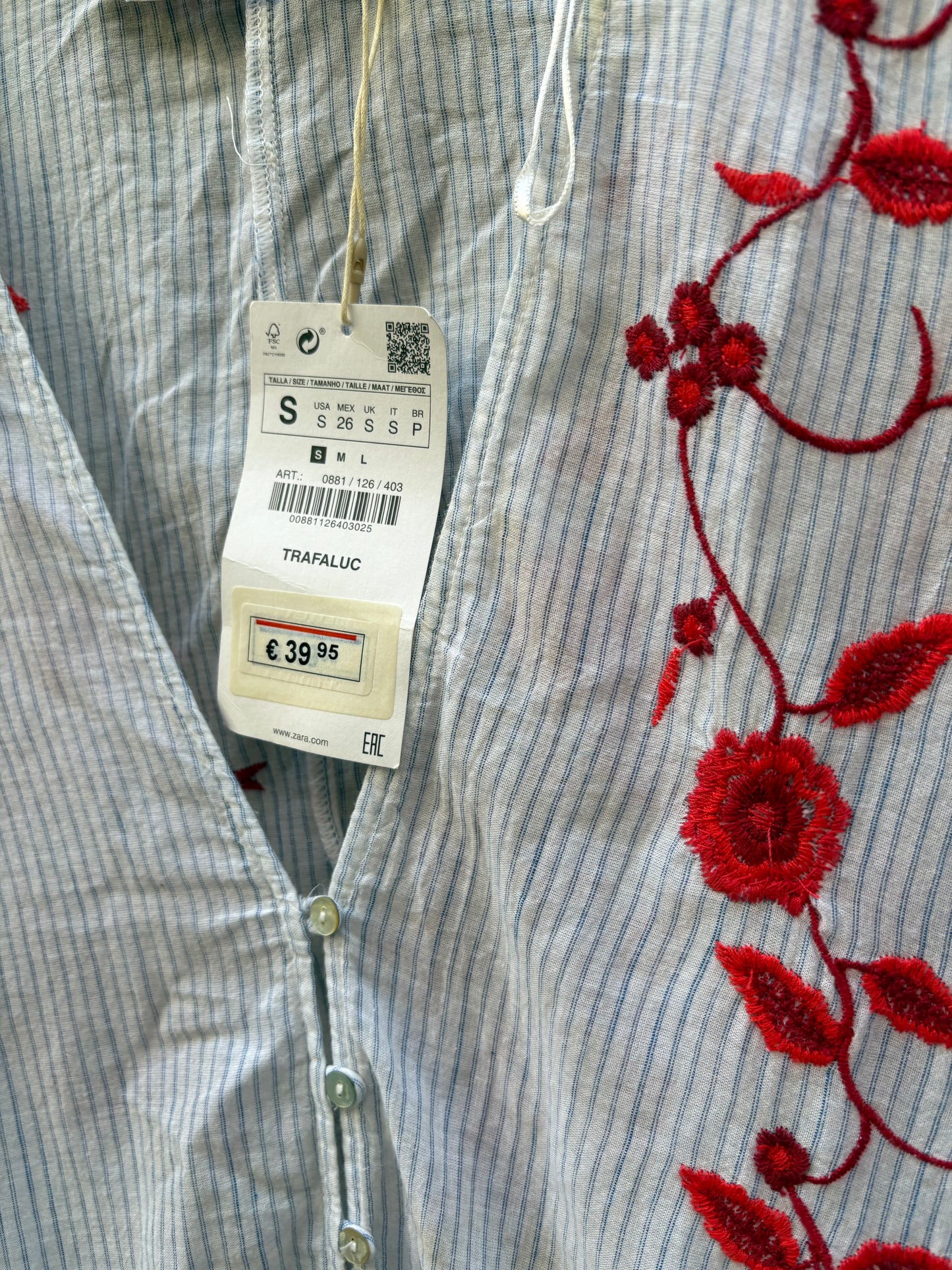 ZARA. kimono rayas y flores bordadas