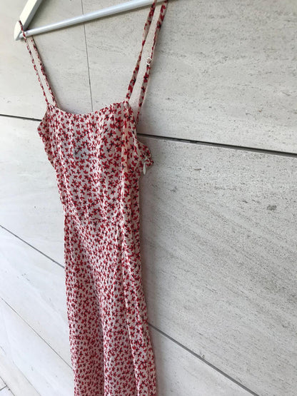RÉALISATION. Vestido midi seda flores rojas mini