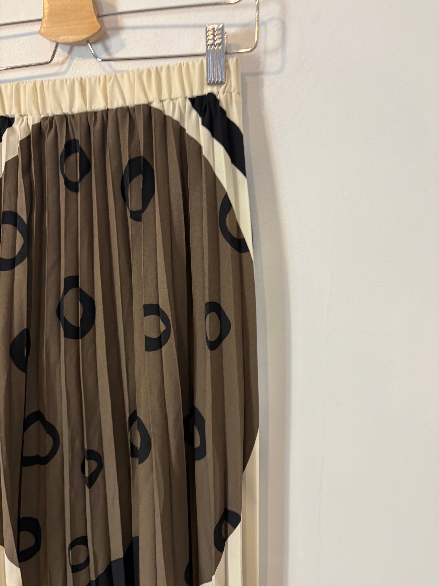 PARFOIS. Falda midi plisada estampada