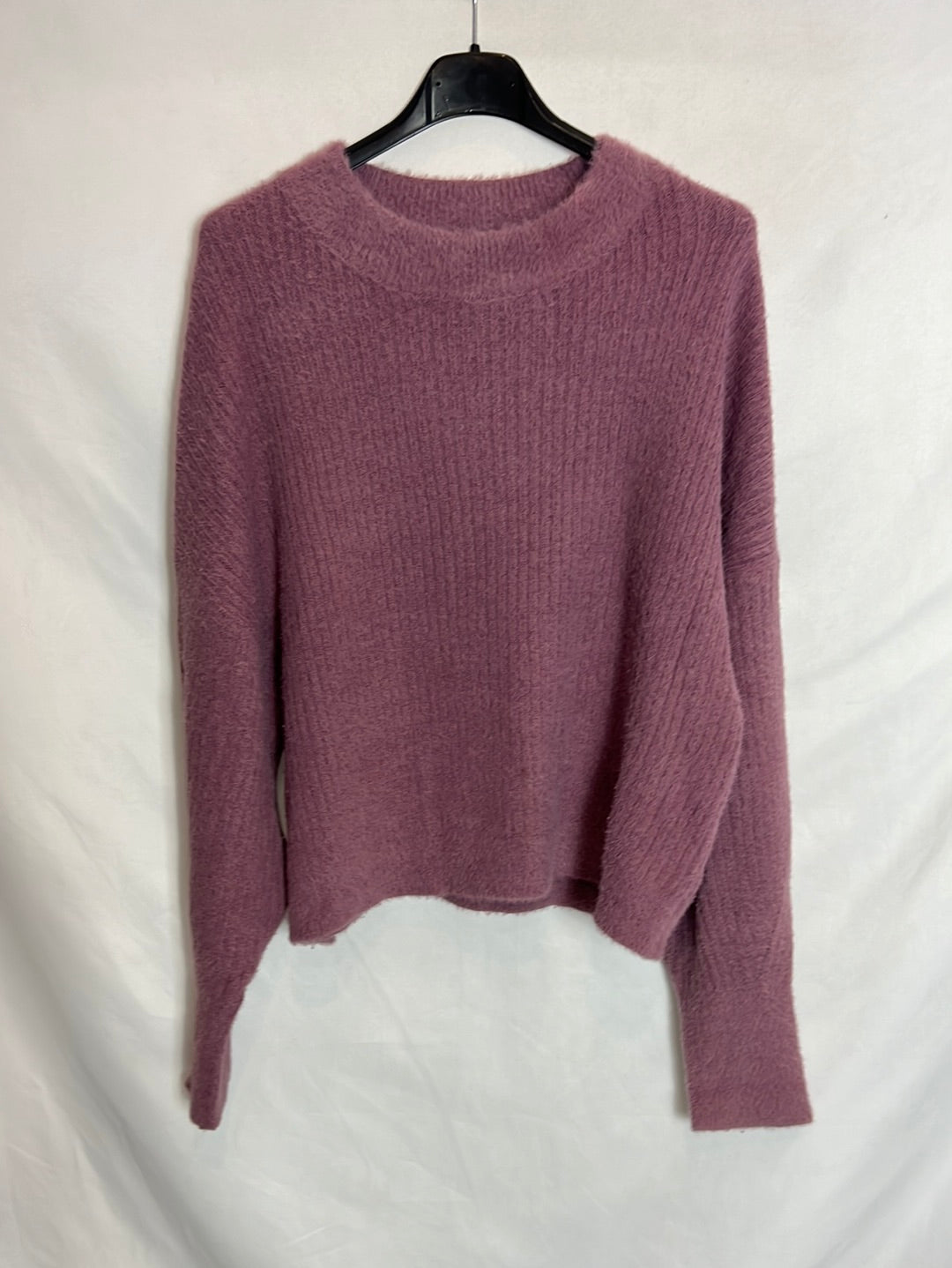 PULL&BEAR. Jersey morado textura. T S