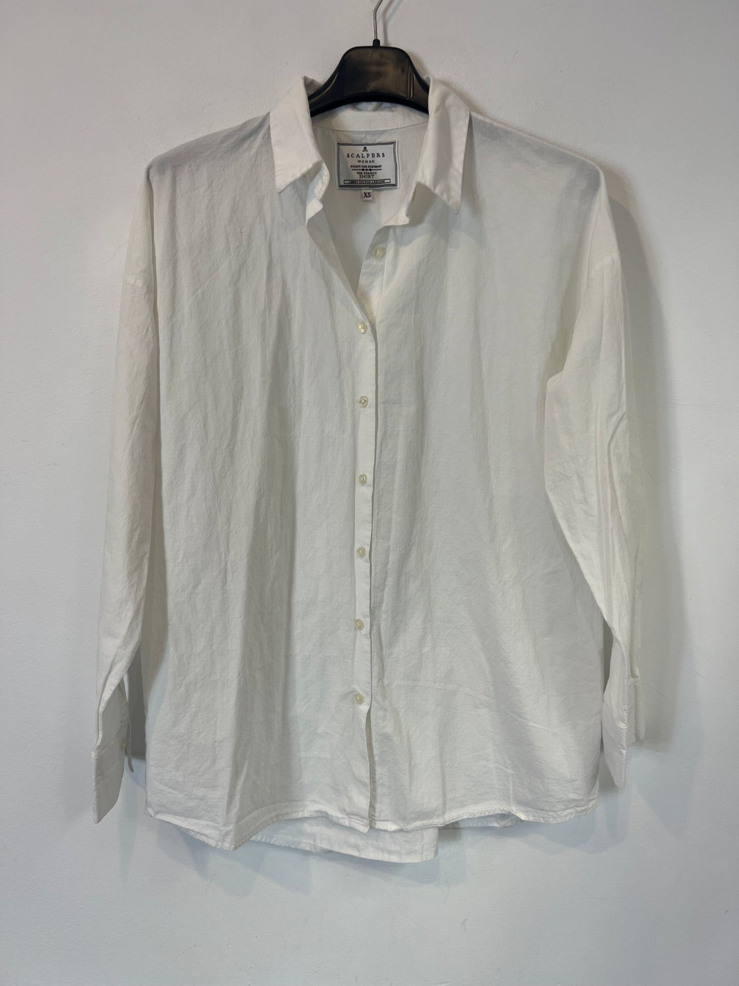 SCALPERS. Camisa blanca textura cintura ajustable. T XS