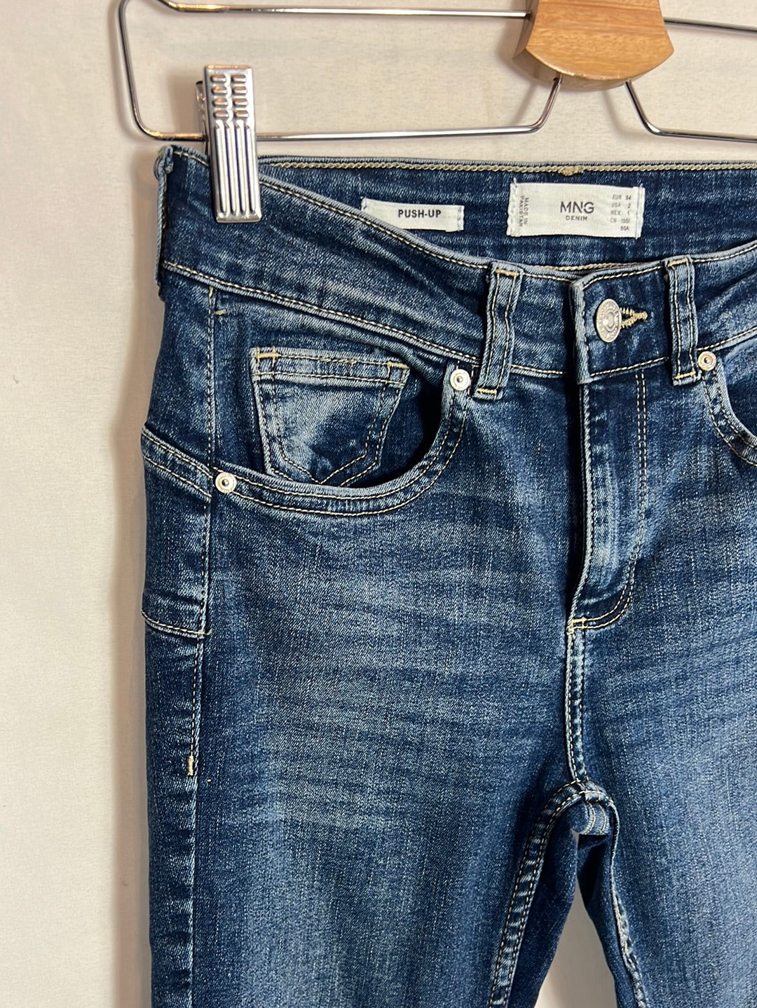 MANGO. Denim pitillo push up. T 34