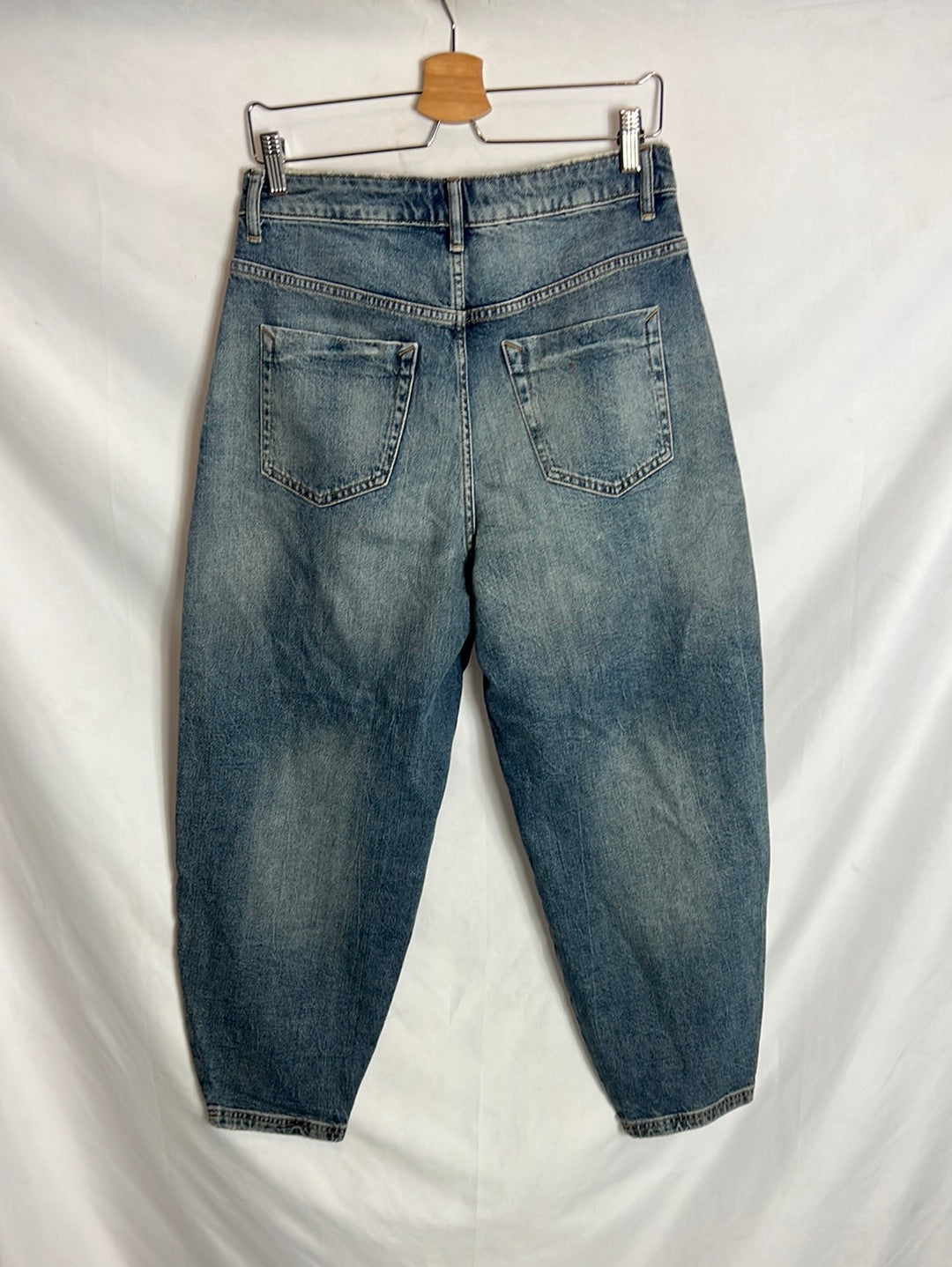ZARA. Pantalón denim estilo baggy . T 38