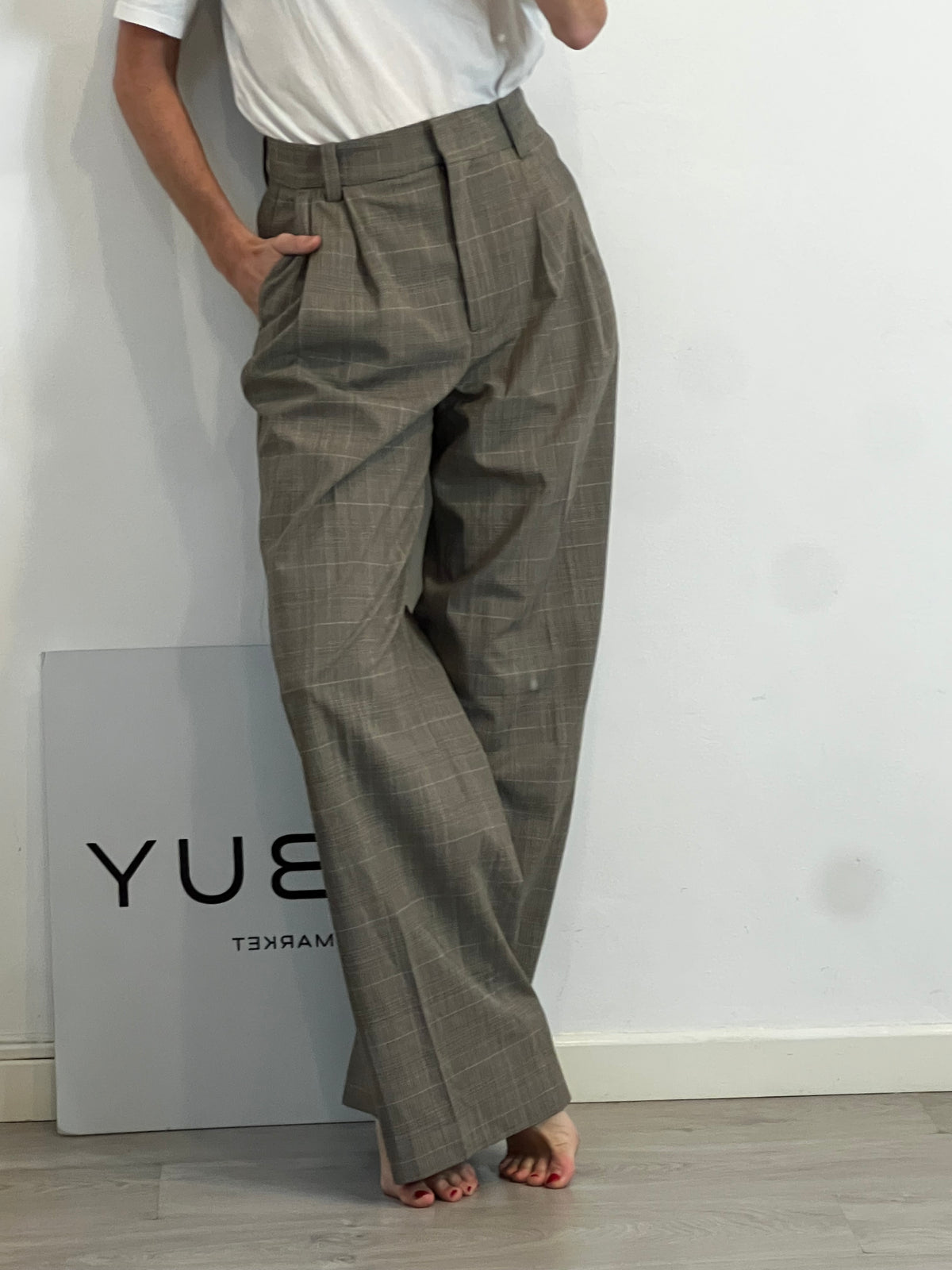 MAJE. Pantalón gris cuadros