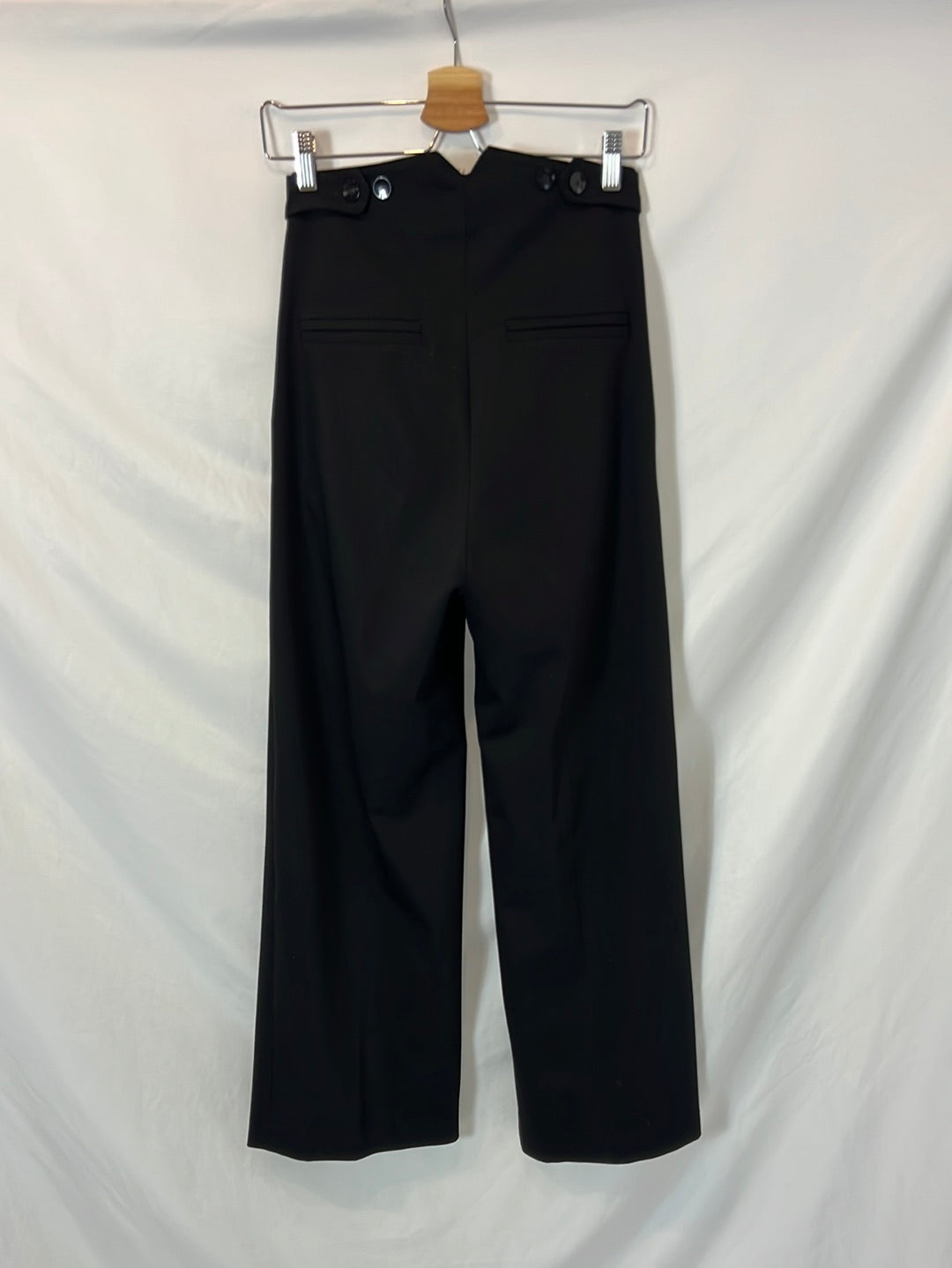 SOPHIE&amp;YLUCIE. Wide-leg pleated trousers in black, size 34