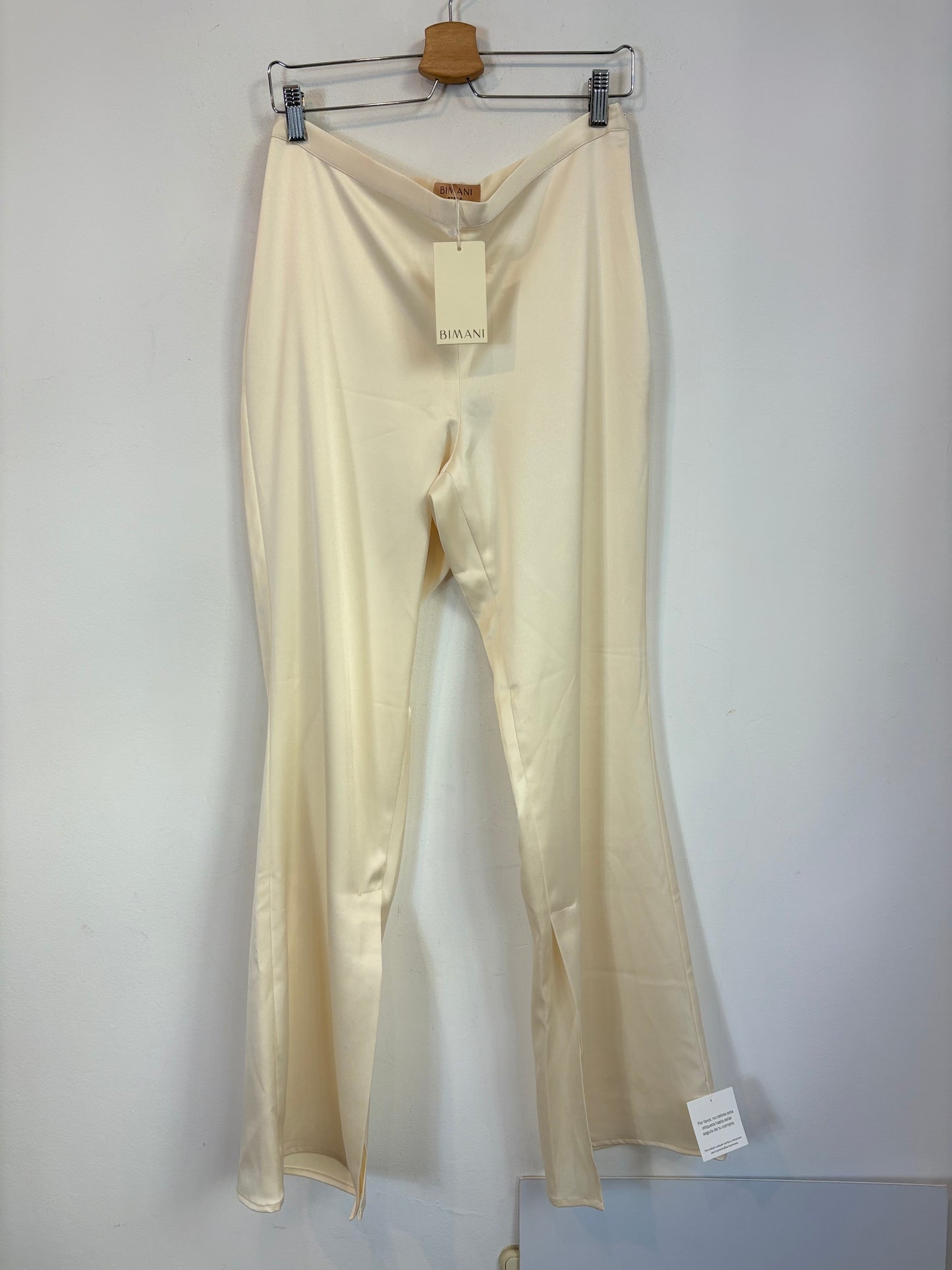 BIMANI. Traje de chaqueta marfil satinado