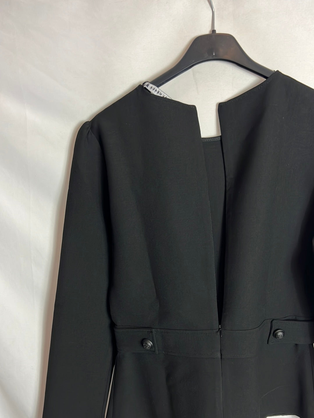 ZARA. Top negro manga larga botones. T L