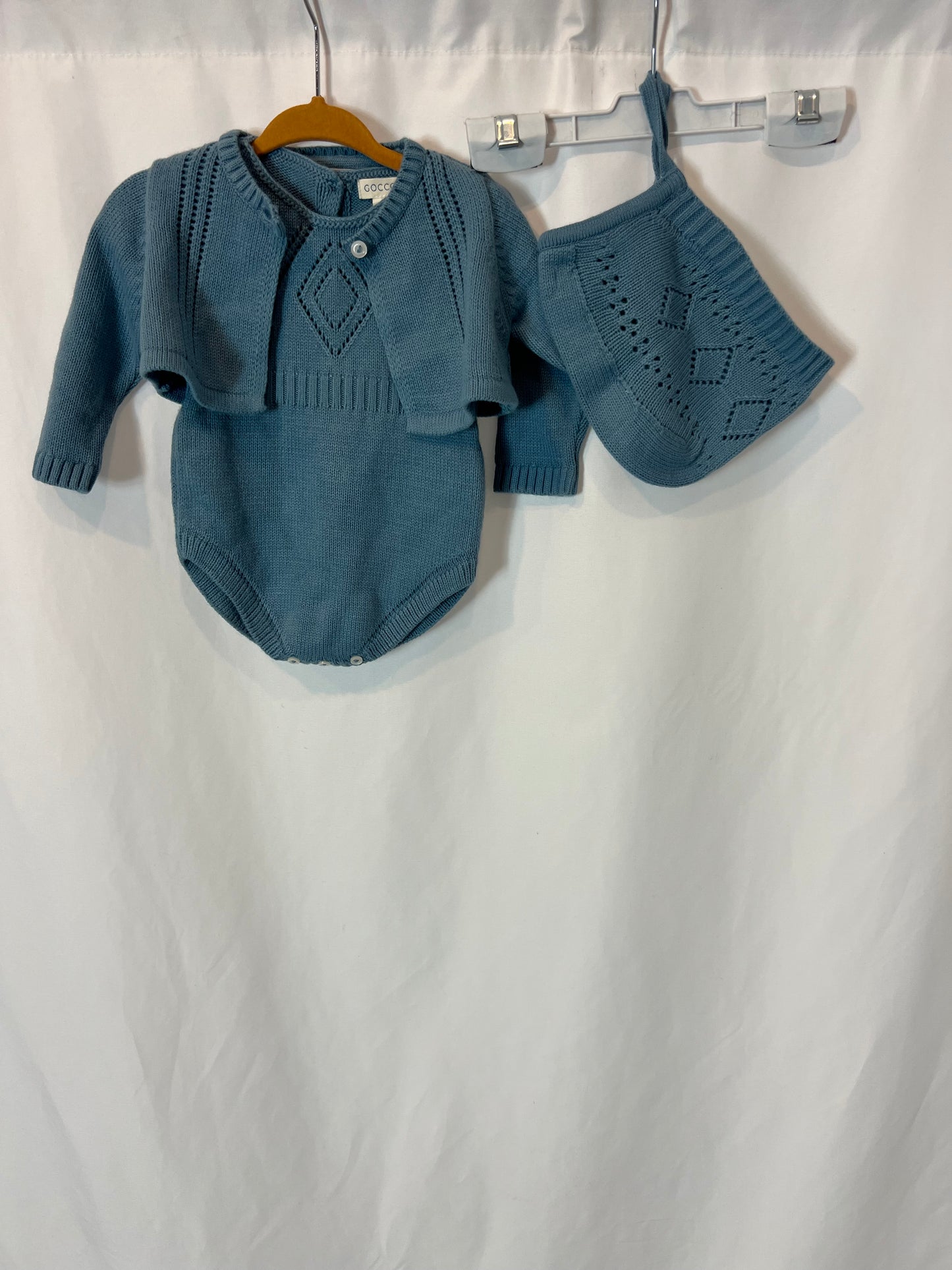 GOCCO. Blue knit romper set. Size 6-9 months