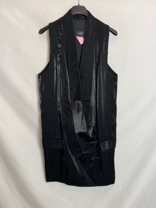 USE. Black wrap dress S. M