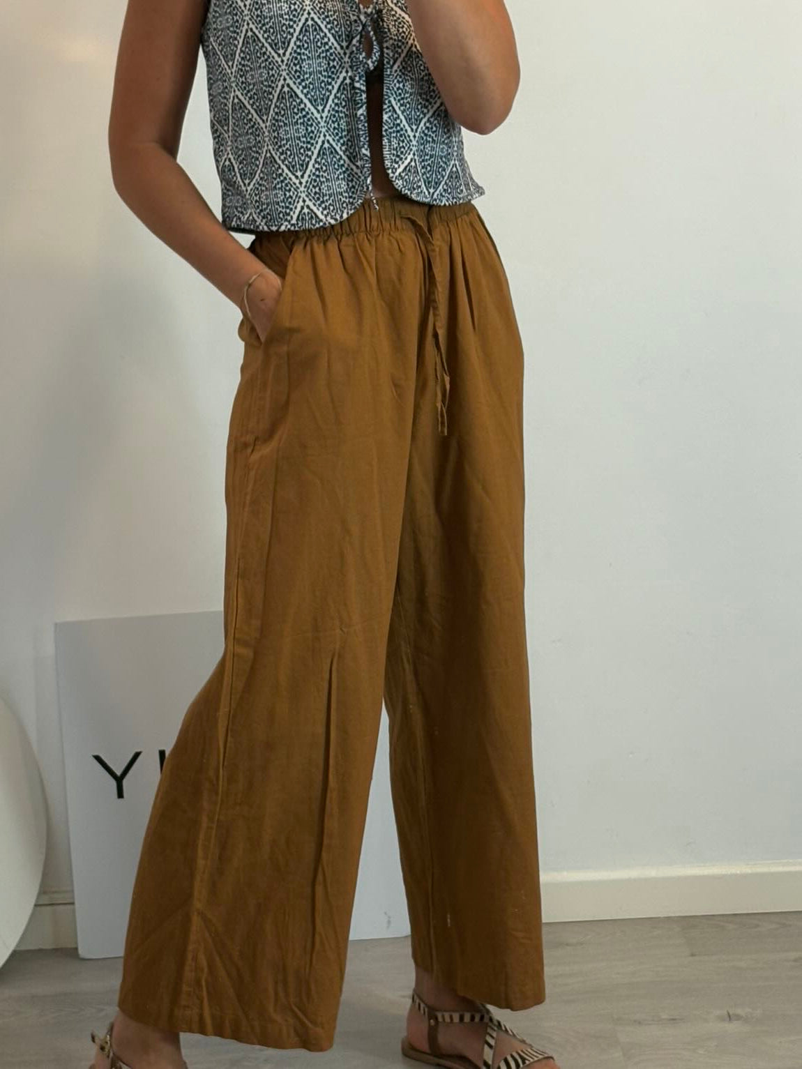 Pantalón mezcla pata ancha