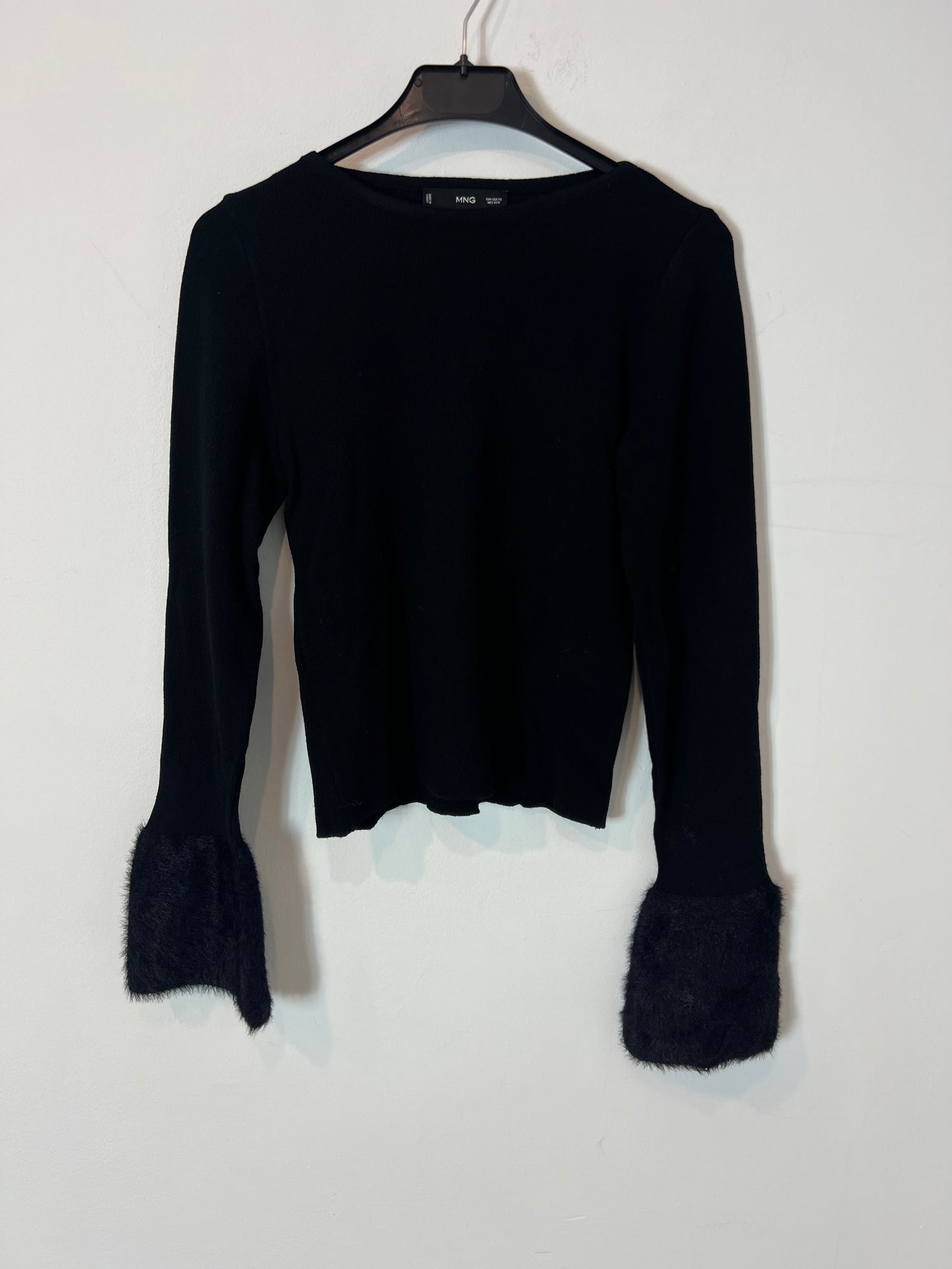 MANGO. Top negro canalé T.xs