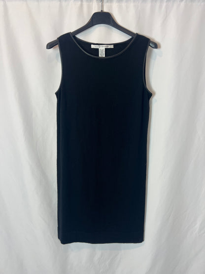 DIANE VON FURSTENBERG. Short fitted wool dress. TS