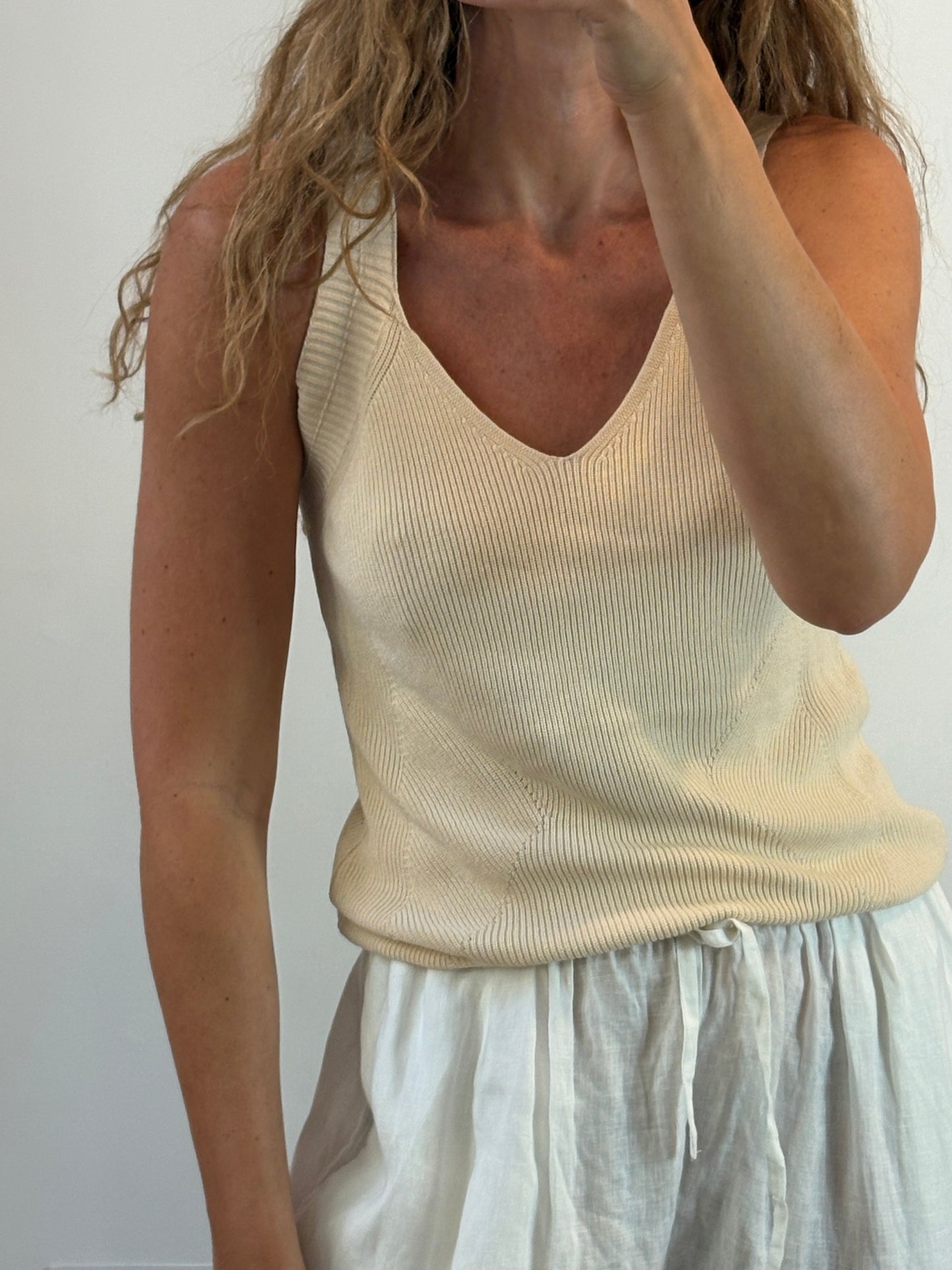 MASSIMO DUTTI. Top hilo beige