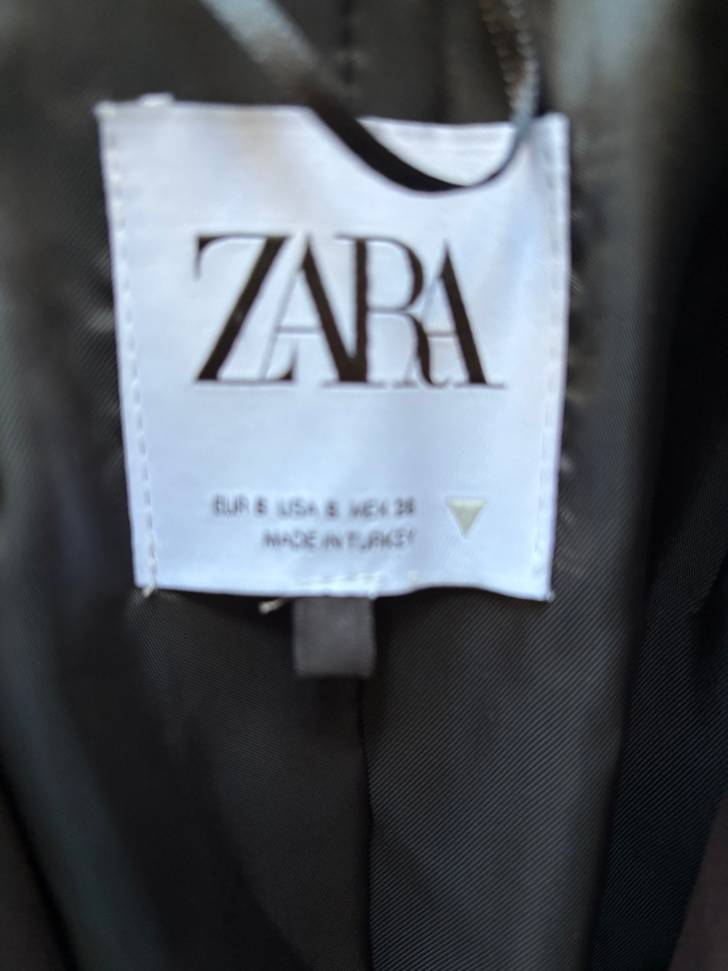 ZARA. Blazer marrón efecto piel