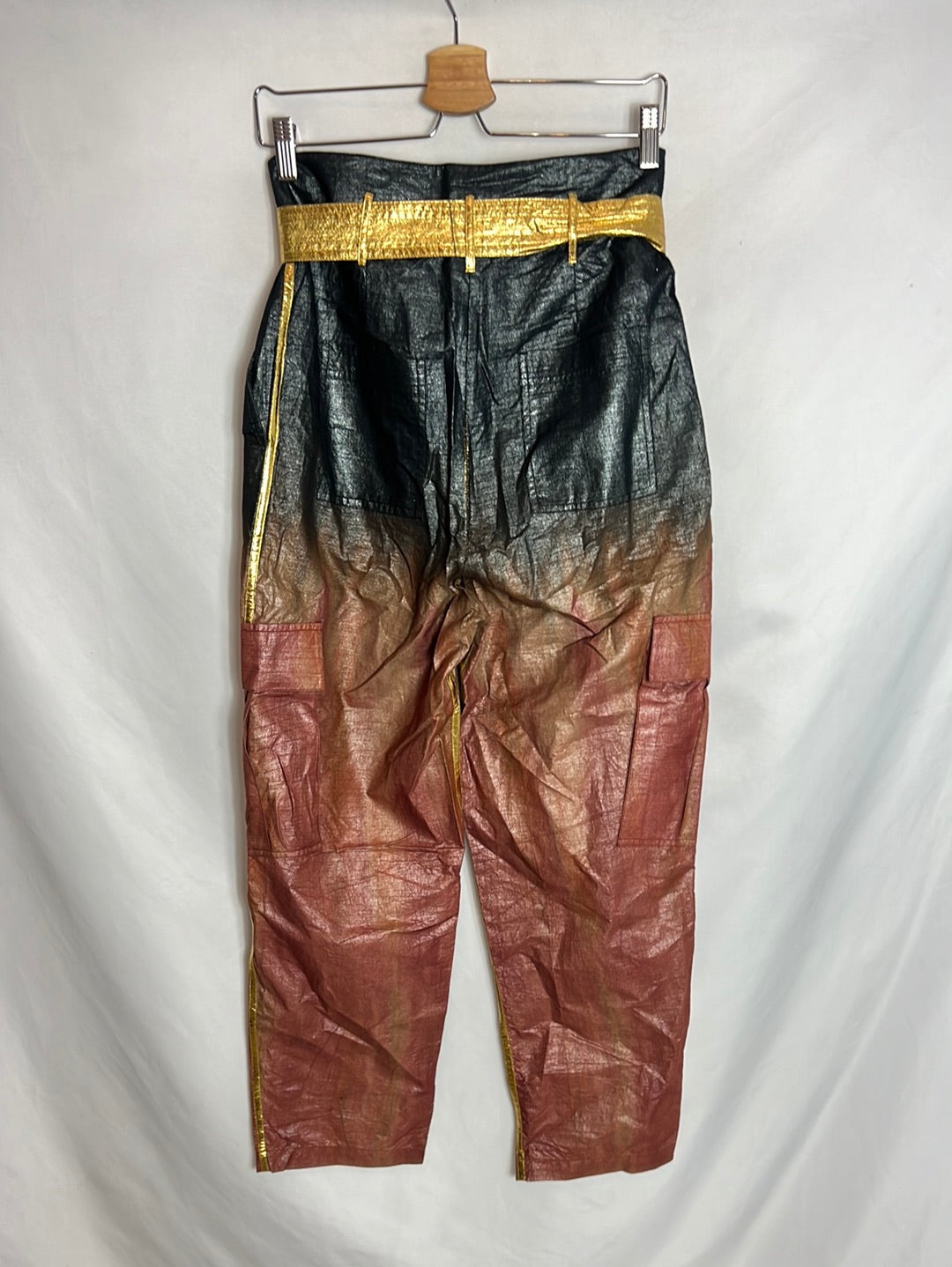 MES DEMOISELLES. Textured trousers in colors. Size 36