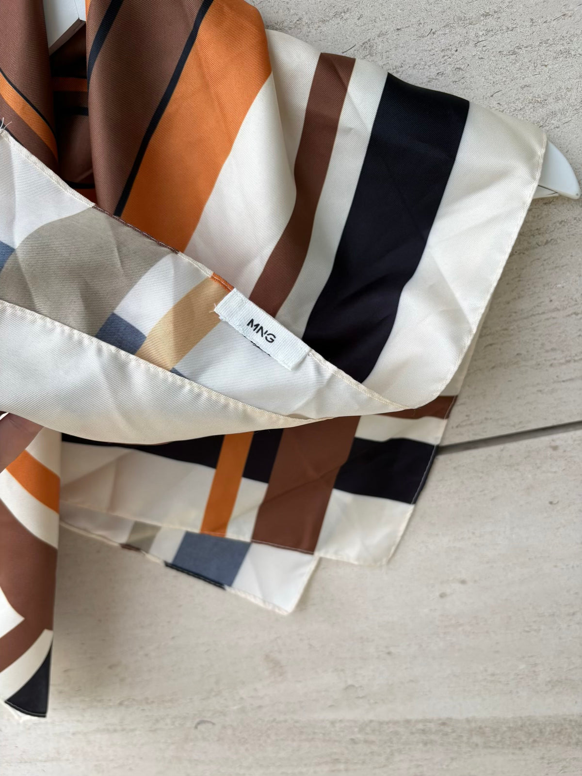 Pañuelo estampado geométrico