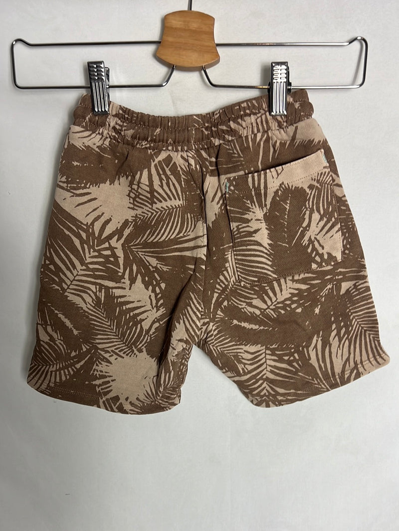 ZARA. Pantalón corto felpa marrón hojas .T 6 años
