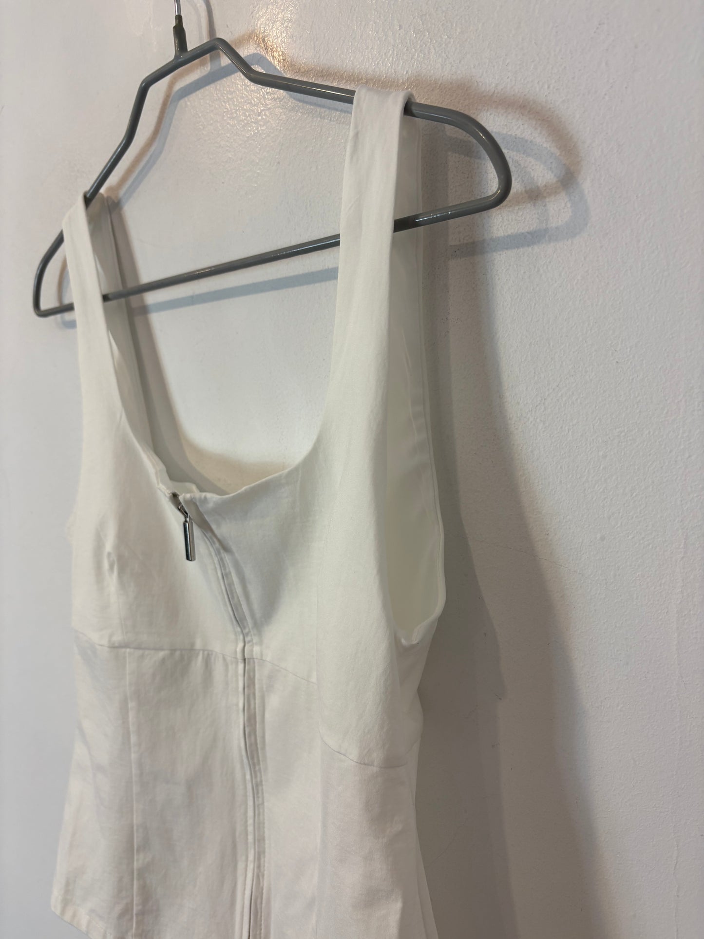MANGO. Top blanco con detalle de cremallera