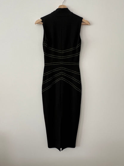CLARO. Vestido negro detalles flúor