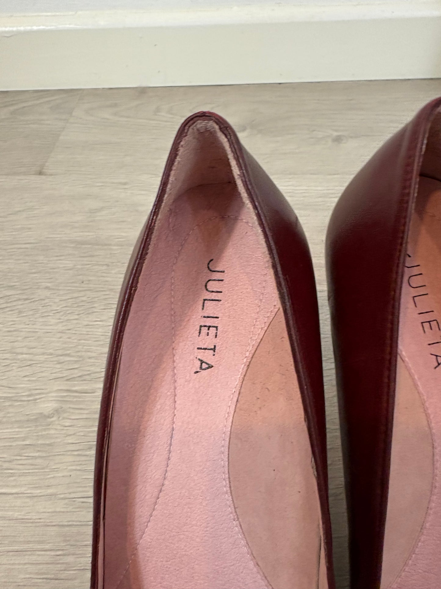 JULIETA. Tacones burdeos piel