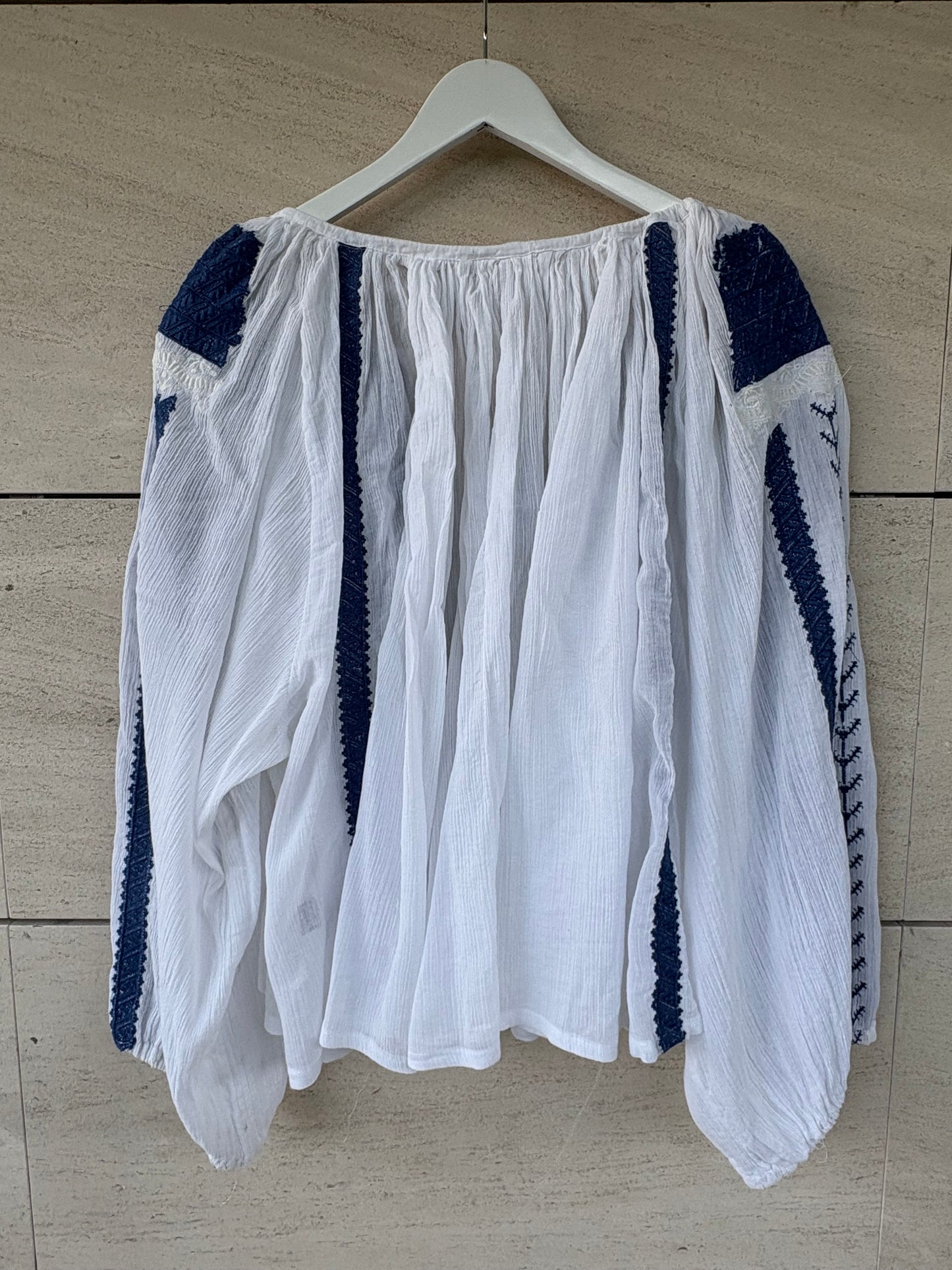 SLUIZ IBIZA. Blusa booho blanca bordados