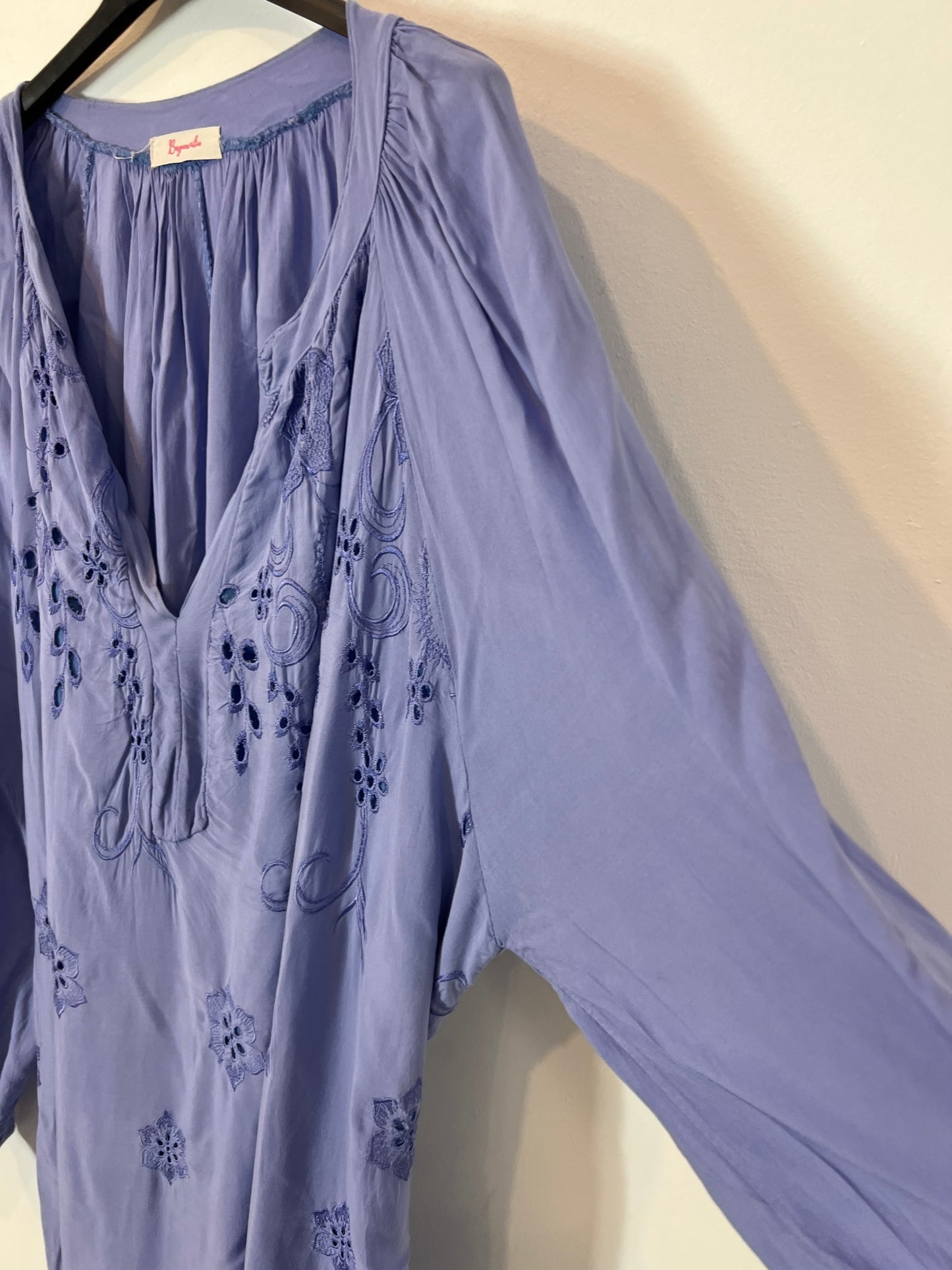 BUGANVILIA. Vestido largo morado detalles bordados T.3xl